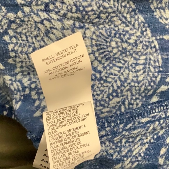 Lucky Brand blue blouse with side pockets and V neckline. Size M - Picture 9 of 10